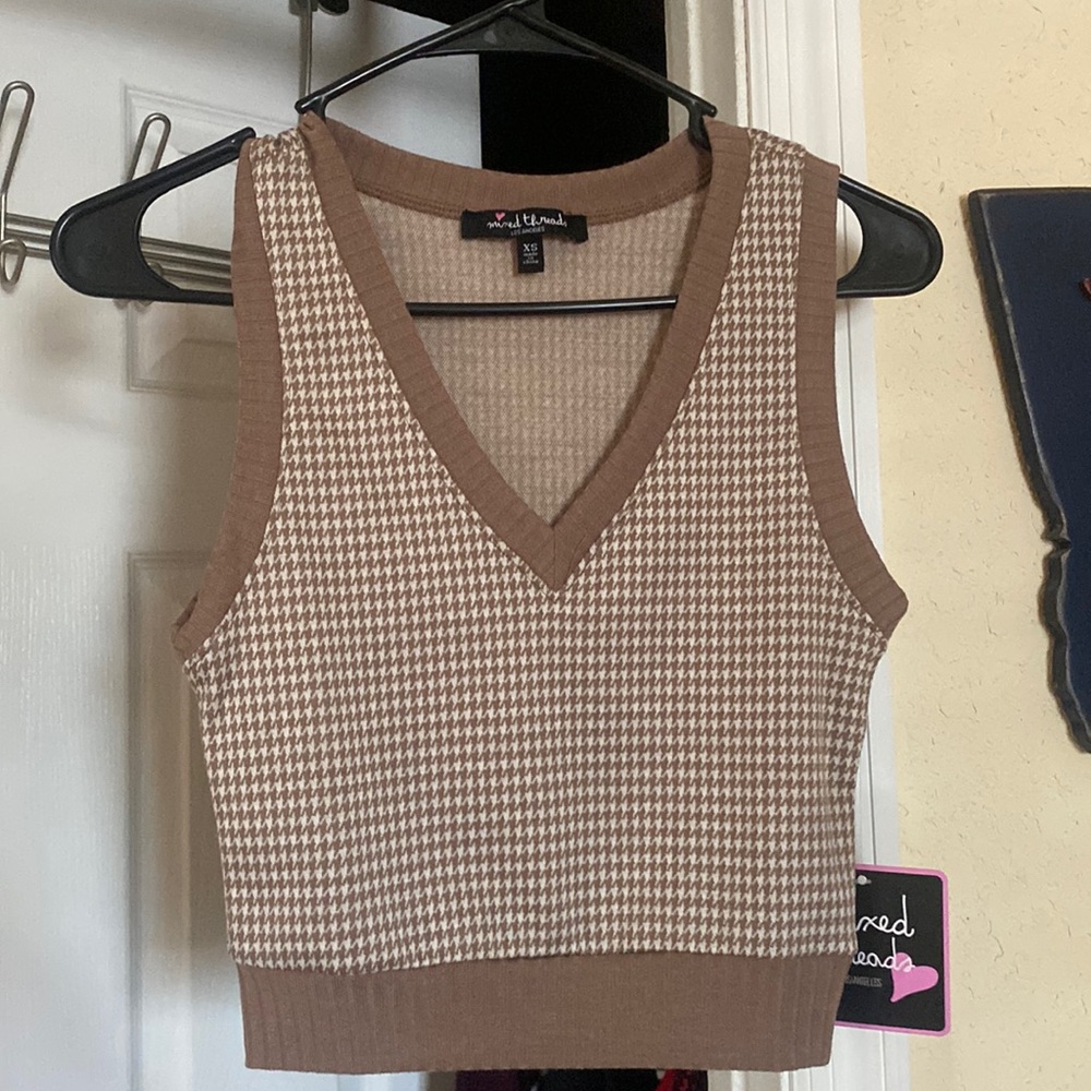 Houndstooth cropped sweater vest